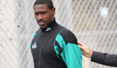 Ex-NFL star Antonio Brown set to appear in Miami court for expected plea agreement