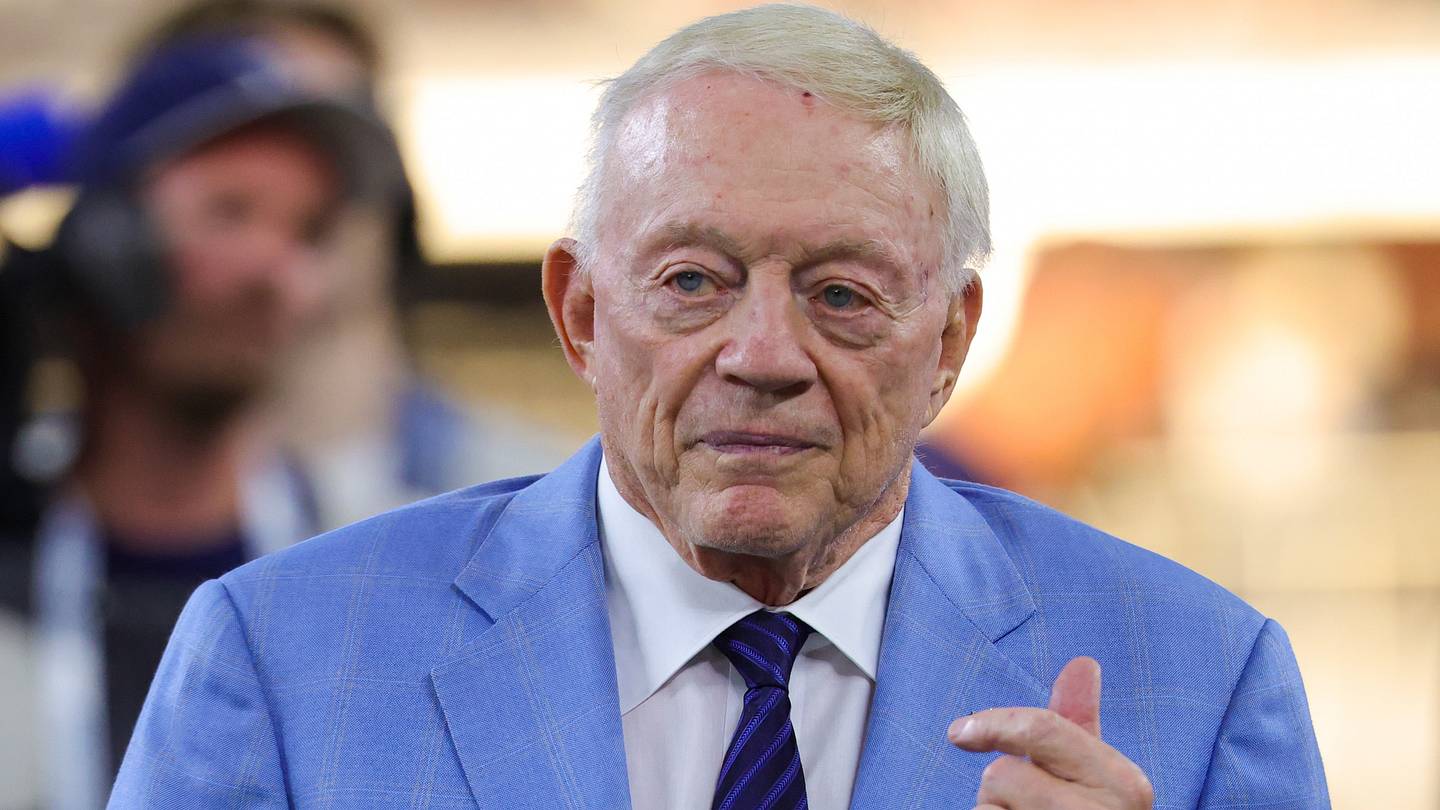Cowboys, Buccaneers Considered Possible Trade Partners Ahead of NFL Deadline
