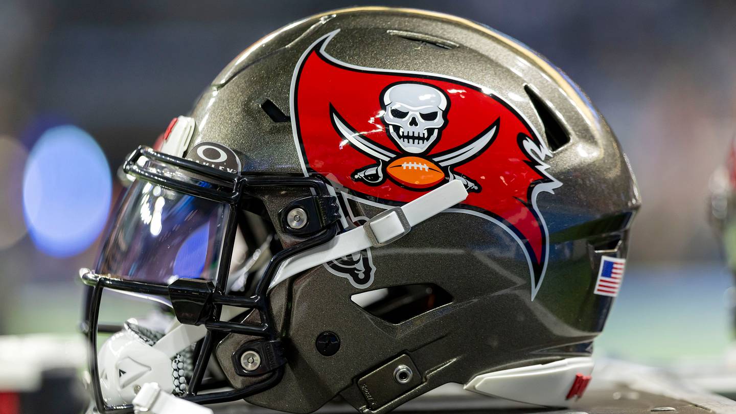 Who should Bucs fans root for on Sunday?