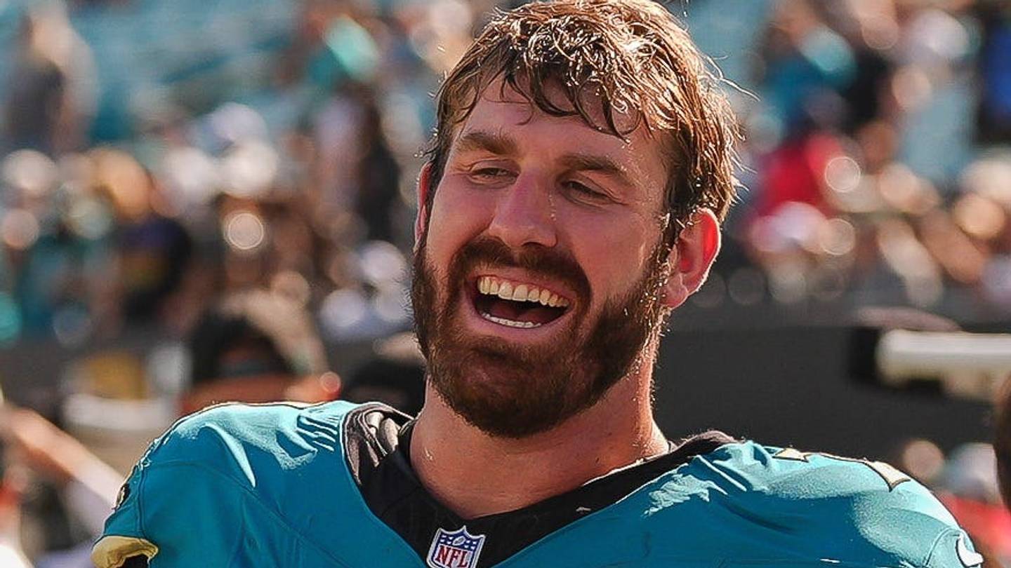 Jacksonville Jaguars offensive tackle Cole van Lanen (70) and Jacksonville Jaguars offensive tackle Walker Little (72) celebrate their win over the Patriots during an NFL football game at EverBank Stadium, Sunday, September 27, 2026, in Jacksonville, Fla. [Doug Engle/Florida Times-Union]