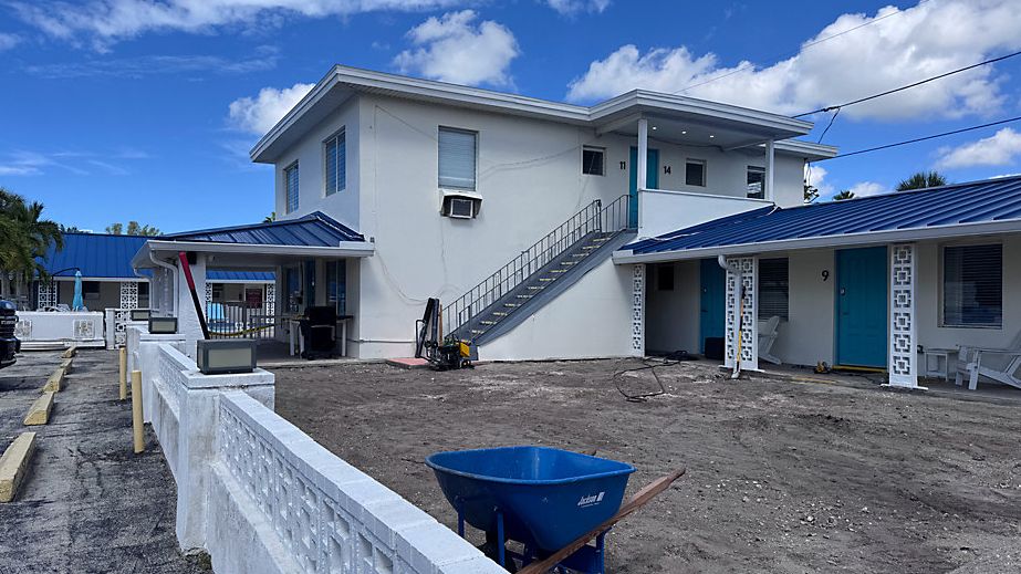 Ebb Tide Inn in Treasure Island looks to go vintage