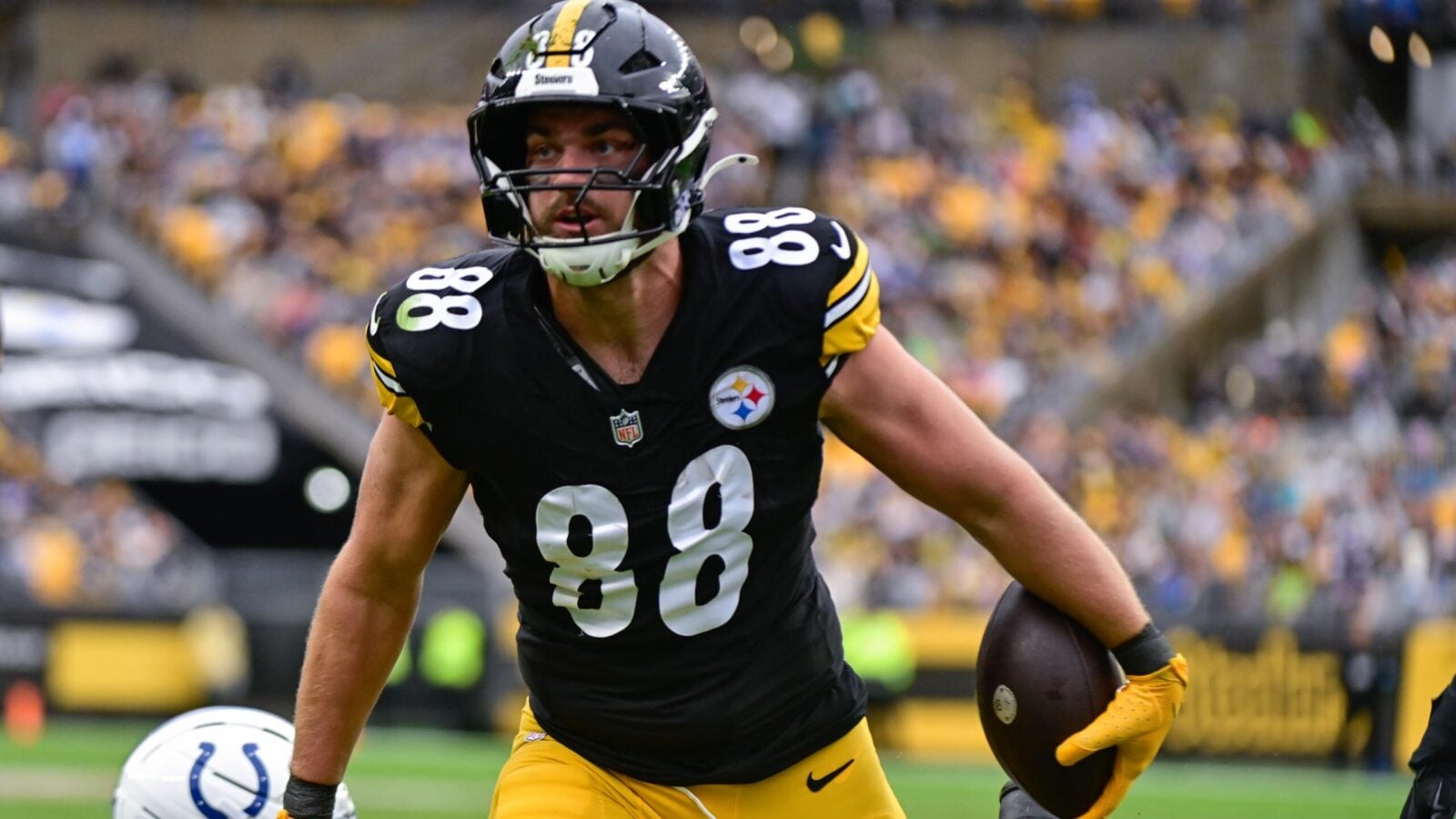 Despite Injury Scare, Steelers TE Pat Freiermuth Will Play vs. Tampa Bay