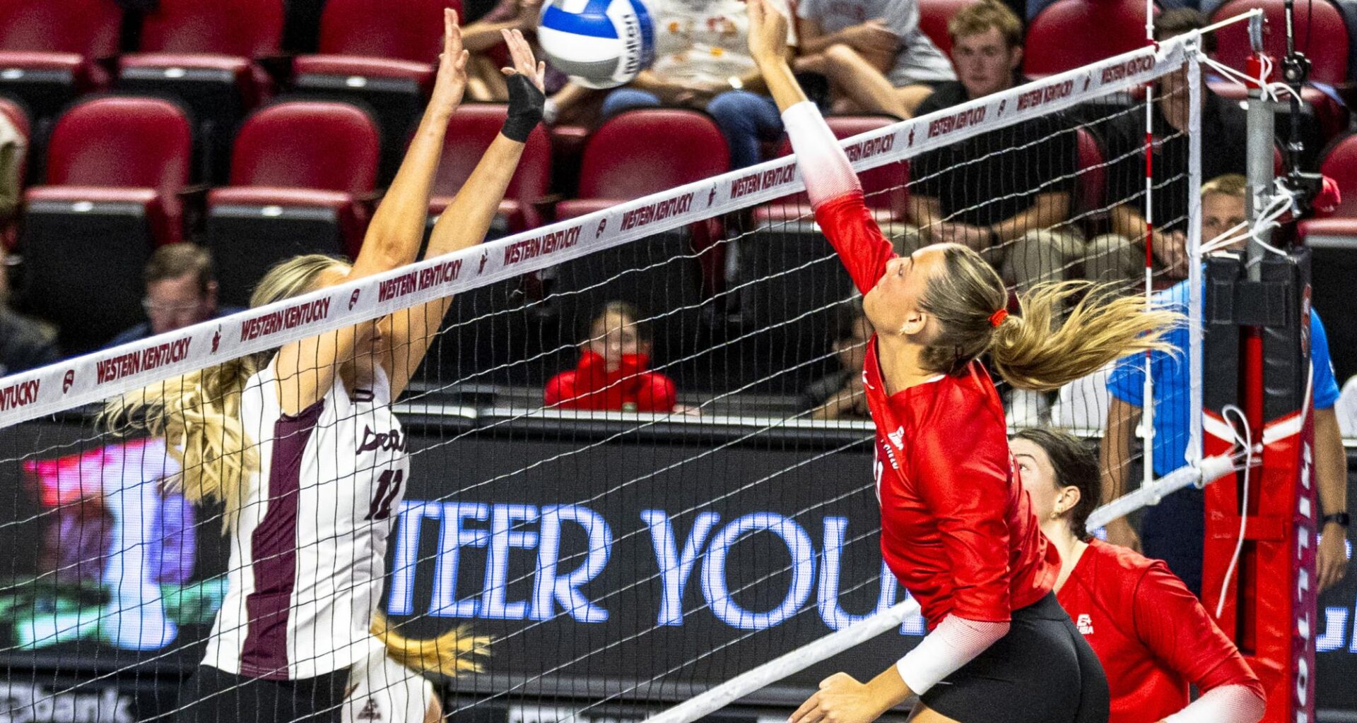 WKU Volleyball wins seventh straight, sweeping Jacksonville State