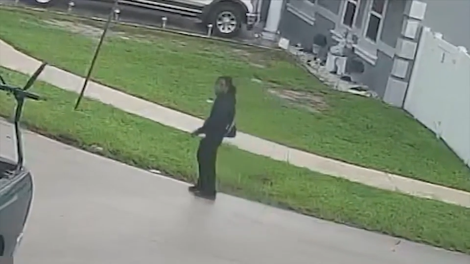 Officials search for subject who stole several electronic devices from North Lauderdale home - WSVN 7News | Miami News, Weather, Sports