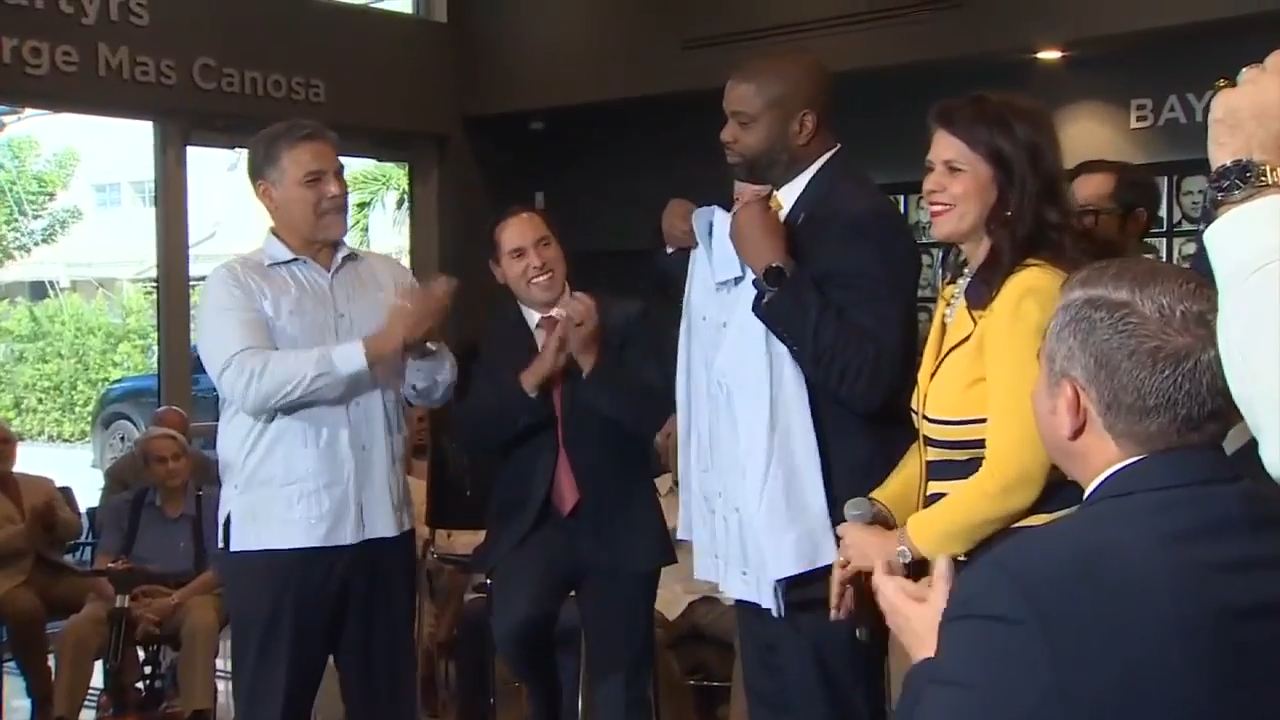 Gubernatorial candidates Donalds and Jolly campaign in Miami, Deerfield Beach ahead of Election Day - WSVN 7News | Miami News, Weather, Sports