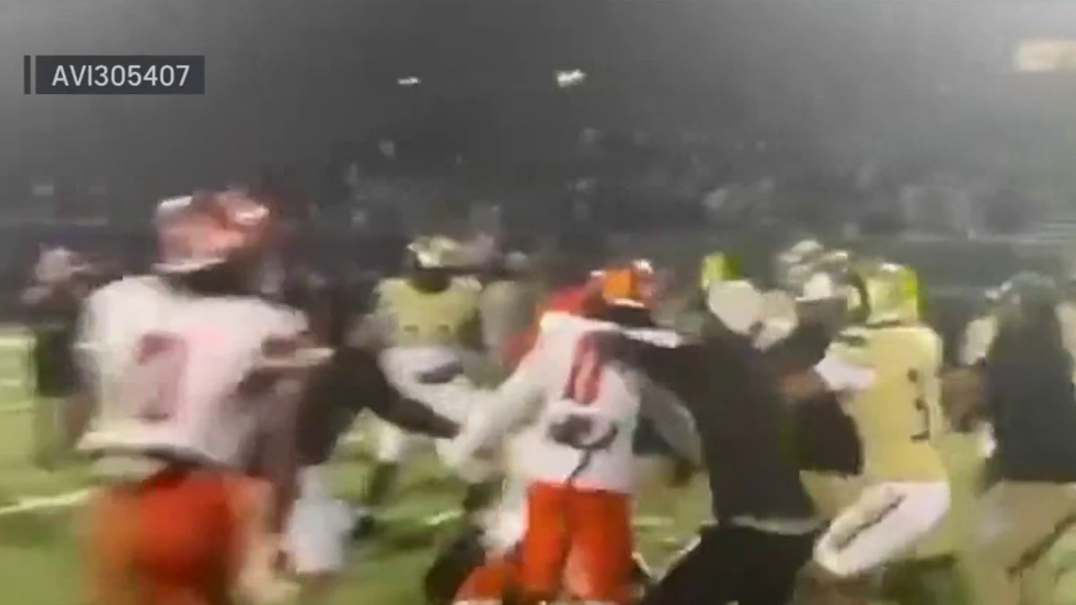 Miami Carol City football players suspended after brawl with Georgia team on the field – NBC 6 South Florida