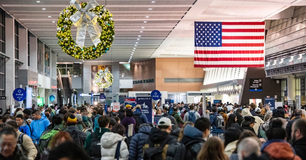 2026 holiday travel: Thanksgiving, Christmas airfares reach highest prices in a decade