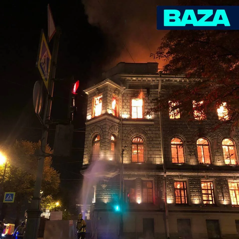 A large-scale fire broke out at the historic Miller Estate in St. Petersburg