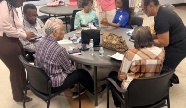 Top Teens Help Seniors Get Educated on Smartphones – Free Press of Jacksonville