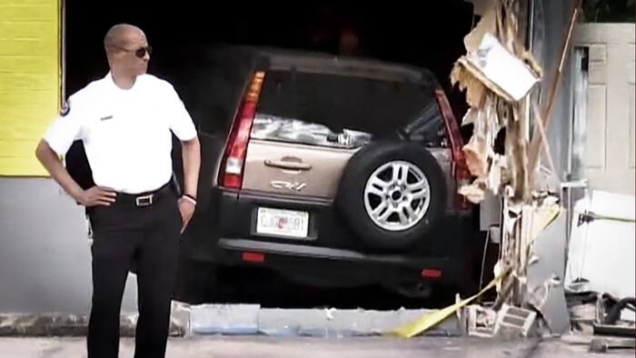 Traffic closed after car crashes into Orange County daycare, hurting 3 children