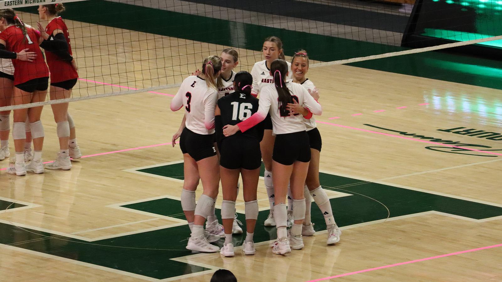 Volleyball Posts Season-High 18 Blocks in Hard-Fought 3-1 Loss to Miami