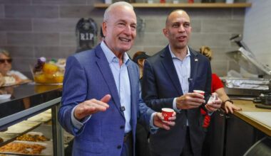 Jeffries joins Eliott Rodriguez in Miami to boost campaign