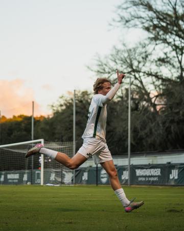 Waters' First-Half Goal Lifts Jacksonville Past Bellarmine, 1-0
