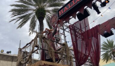 Halloween Horror Nights at Universal Orlando Adds Announcement Reminding Guests to Not Touch Scareactors