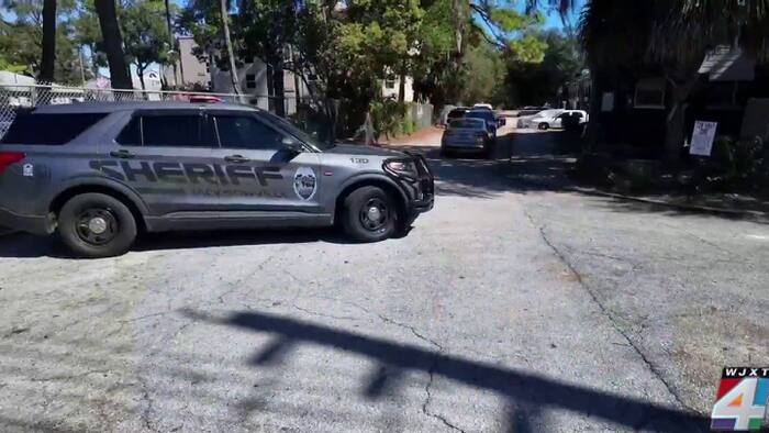 2 critically injured in shooting at Arlington apartment complex