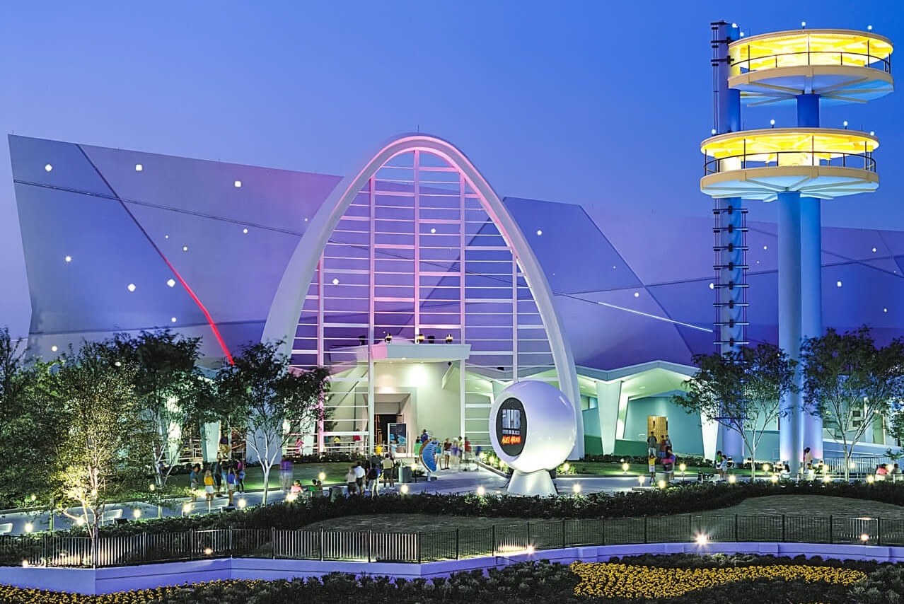 Fired Universal Team Member Speaks Out After Threatening Guest Who Hit Him With 3D Glasses