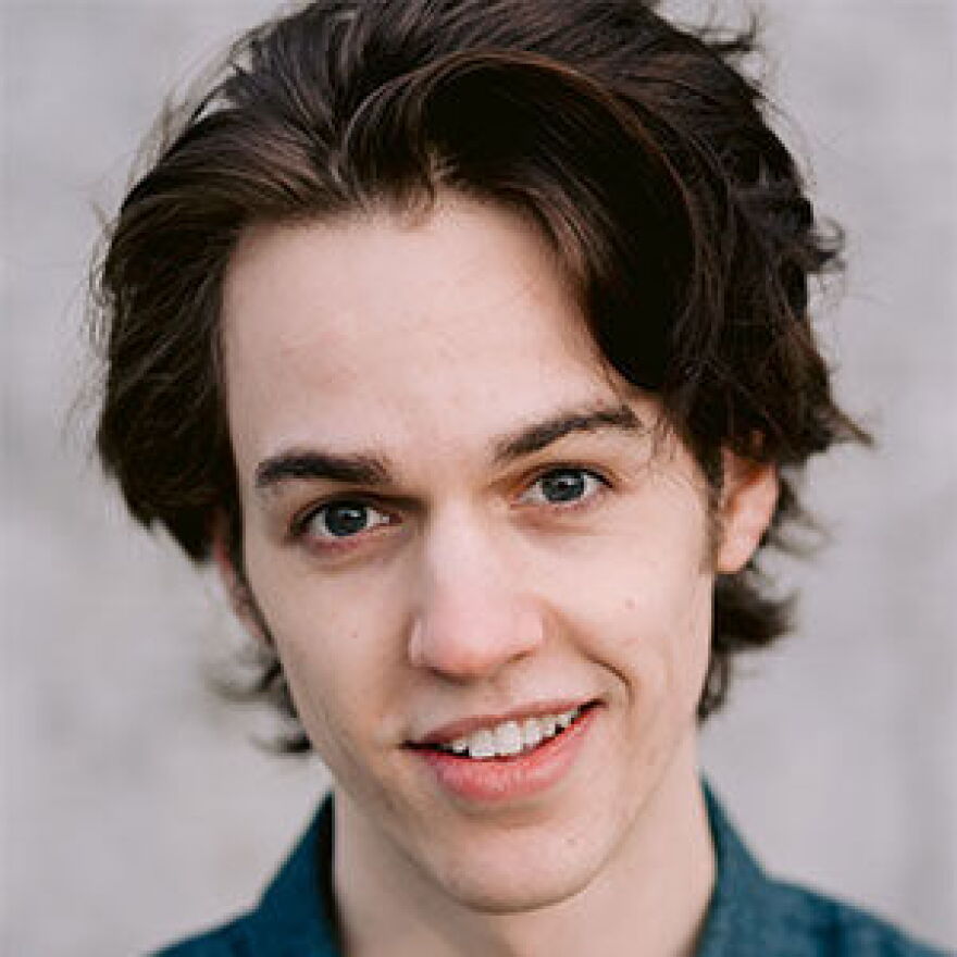 Gavin Michaels plays Andy Hobart.