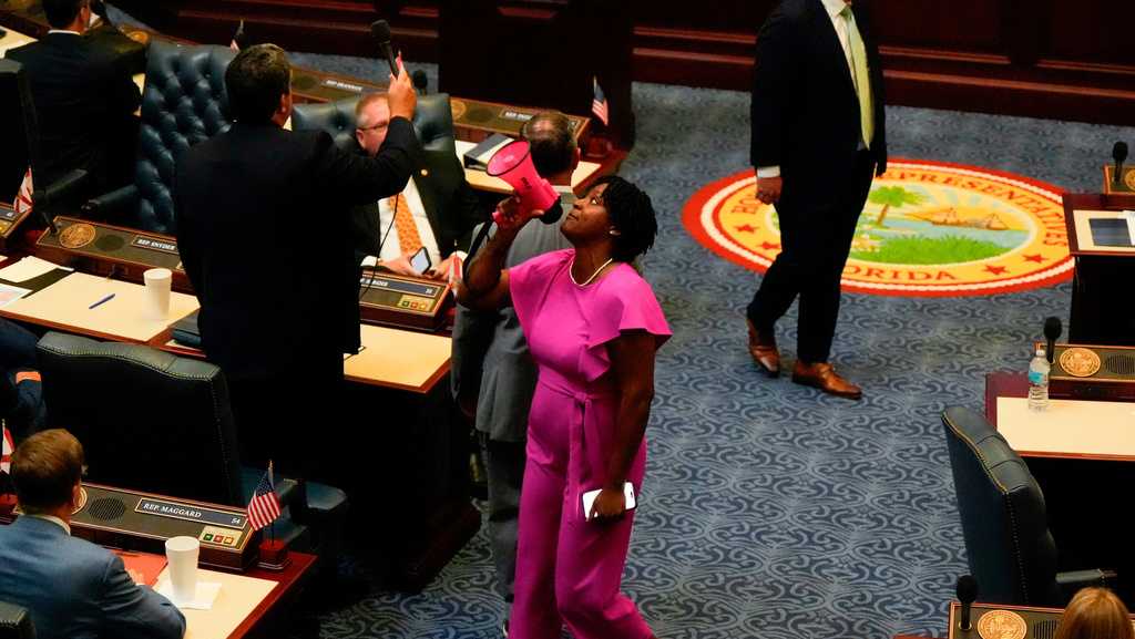Angie Nixon courts Gen Z voters at UCF town hall
