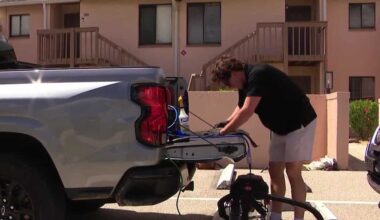 Young entrepreneur gives Cape Coral single mom a free car detail, finds his purpose