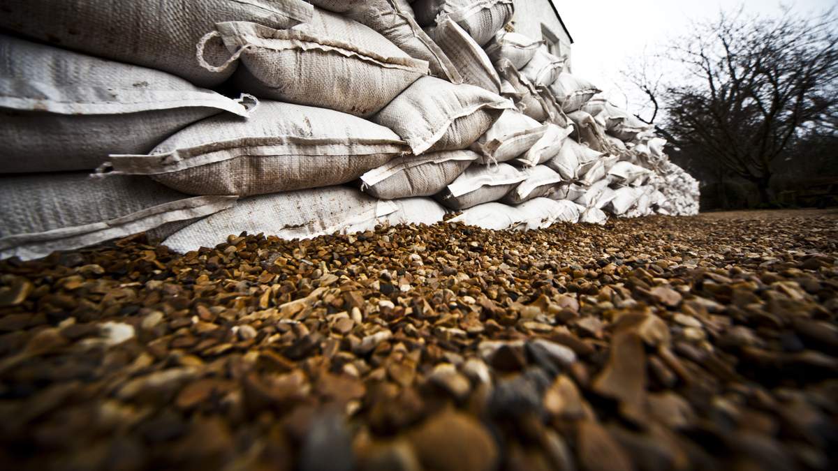 Tampa Bay Sandbag Locations Open Amid Hurricane Isaias Flood Threat | NewsRadio WFLA
