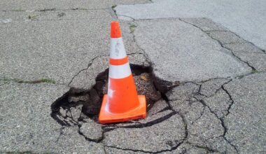 Orlando Sinkhole Forces Residents Out of Townhomes | NewsRadio WFLA