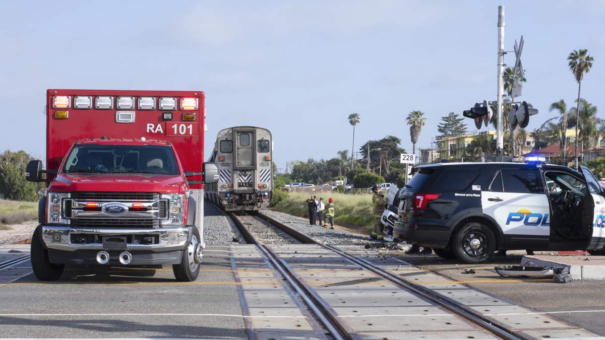 Pedestrian Killed by FEC Train in Fort Lauderdale; Roads Blocked | NewsRadio WFLA