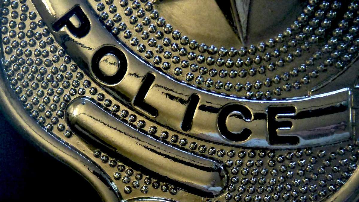 2 Tampa Police Officers, Suspect Struck by Patrol Car During Arrest | NewsRadio WFLA