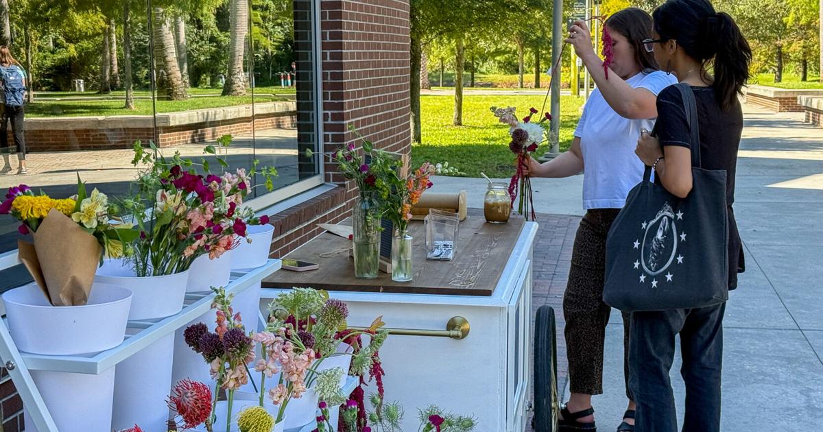 UCF alumni and local business owners join to bring flower pop-up bar to Weekday Coffee | Life