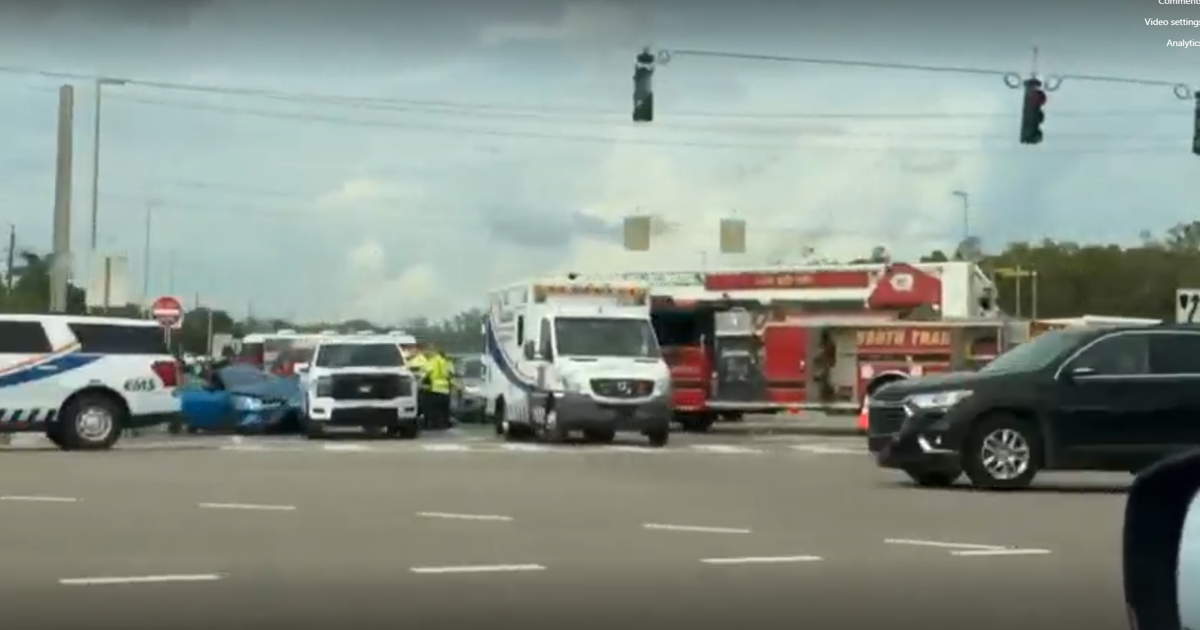 Multi-car crash closes all southbound Daniels Pkwy lanes at Six Mile Cypress | Lee County