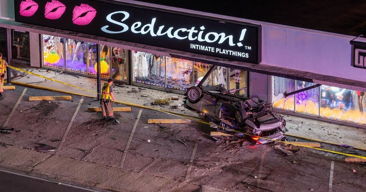 Man facing charges following crash in adult store on US 41 in Fort Myers | Lee County