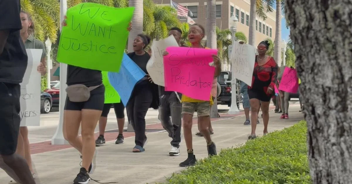 Fort Myers mayor silent as NAACP demands resignation at City Hall | News