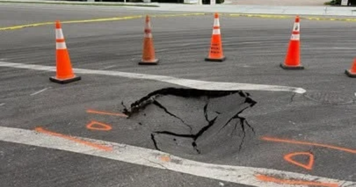 Broken pipe causes sinkhole near Estero Boulevard in Fort Myers Beach | Lee County