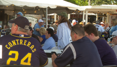 Brewers fans invade St. Petersburg as Milwaukee closes in on World Series title | Sports