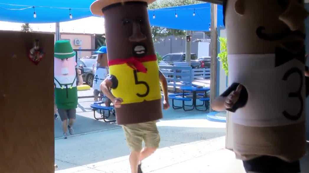 Brewers fans bring unofficial racing sausages to Florida for World Series