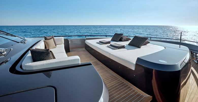 AB 95S foredeck lounge