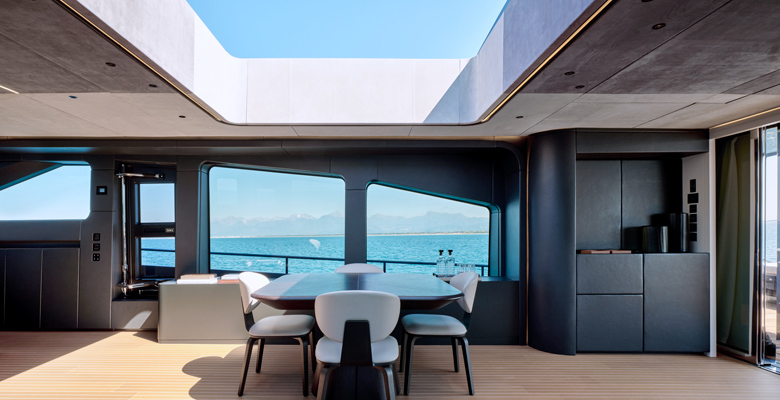 AB 95S yacht open roof