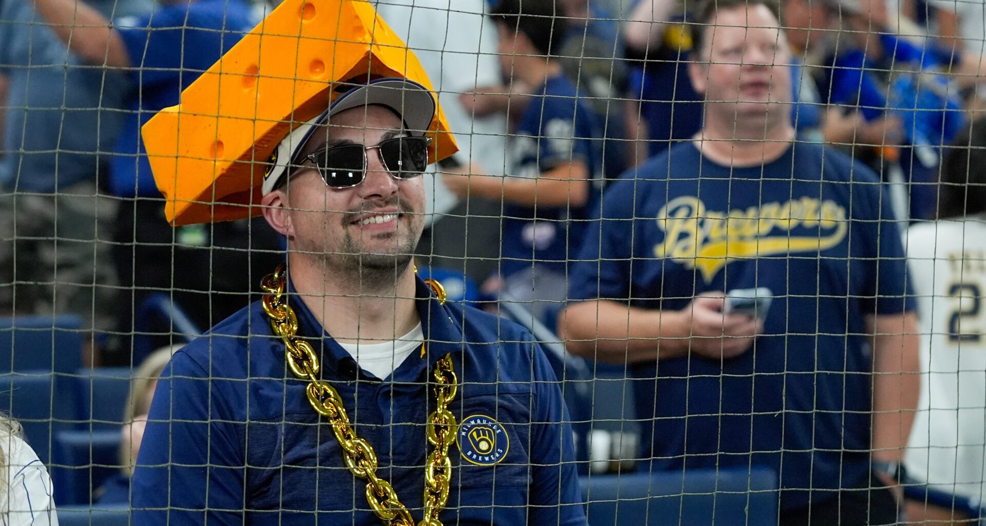 World Series: Milwaukee Brewers fans flock to the Trop