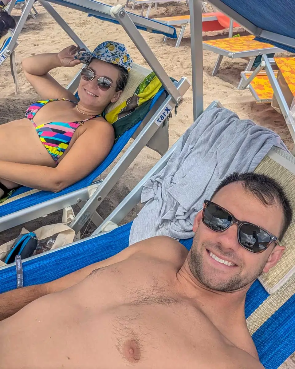 Daniel-and-Bailey-relax-on-the-beach-in-Fort Lauderdale, Florida