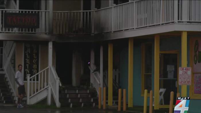 Husband helps family, neighbors escape Jacksonville Beach apartment fire that displaced 6