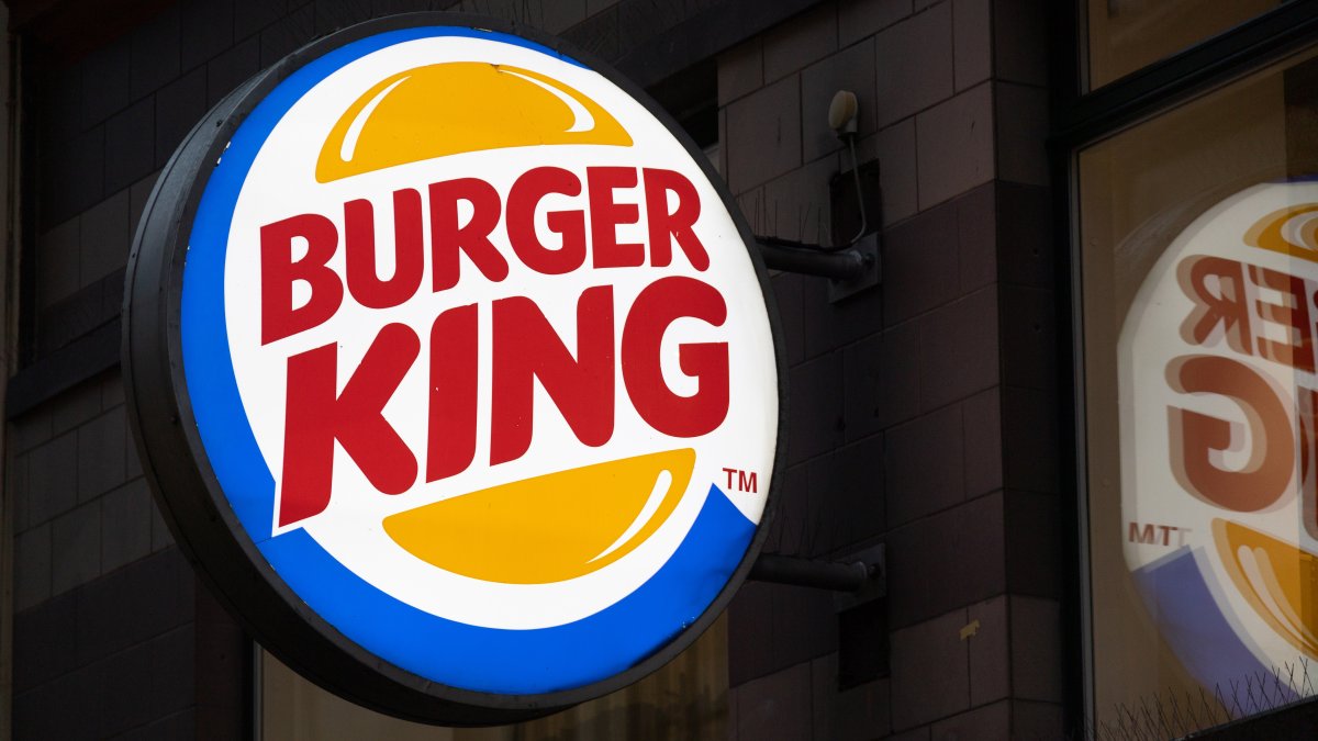 Burger King manager in Miami steals over $700 after fraudulent transactions, report says – NBC 6 South Florida