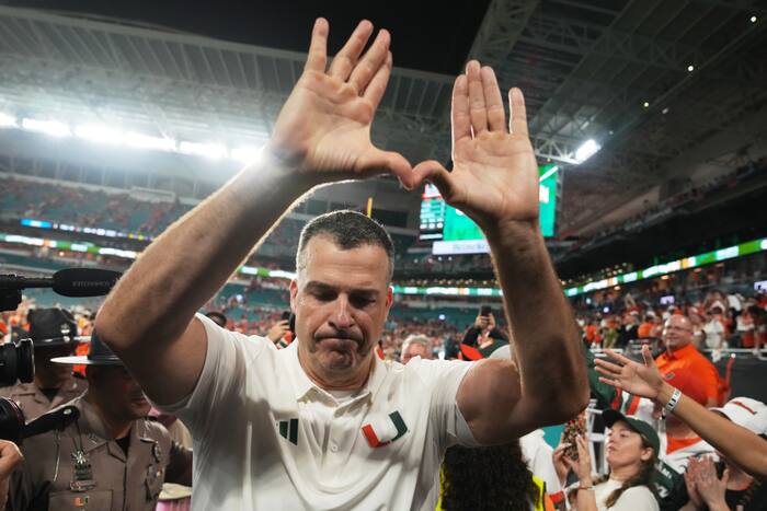 Hurricane warning: Miami poised for No. 1 after 5 of the top 7 teams lose in historic Top 25 day