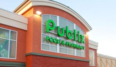 Publix supermarket is buying Miami shopping plazas