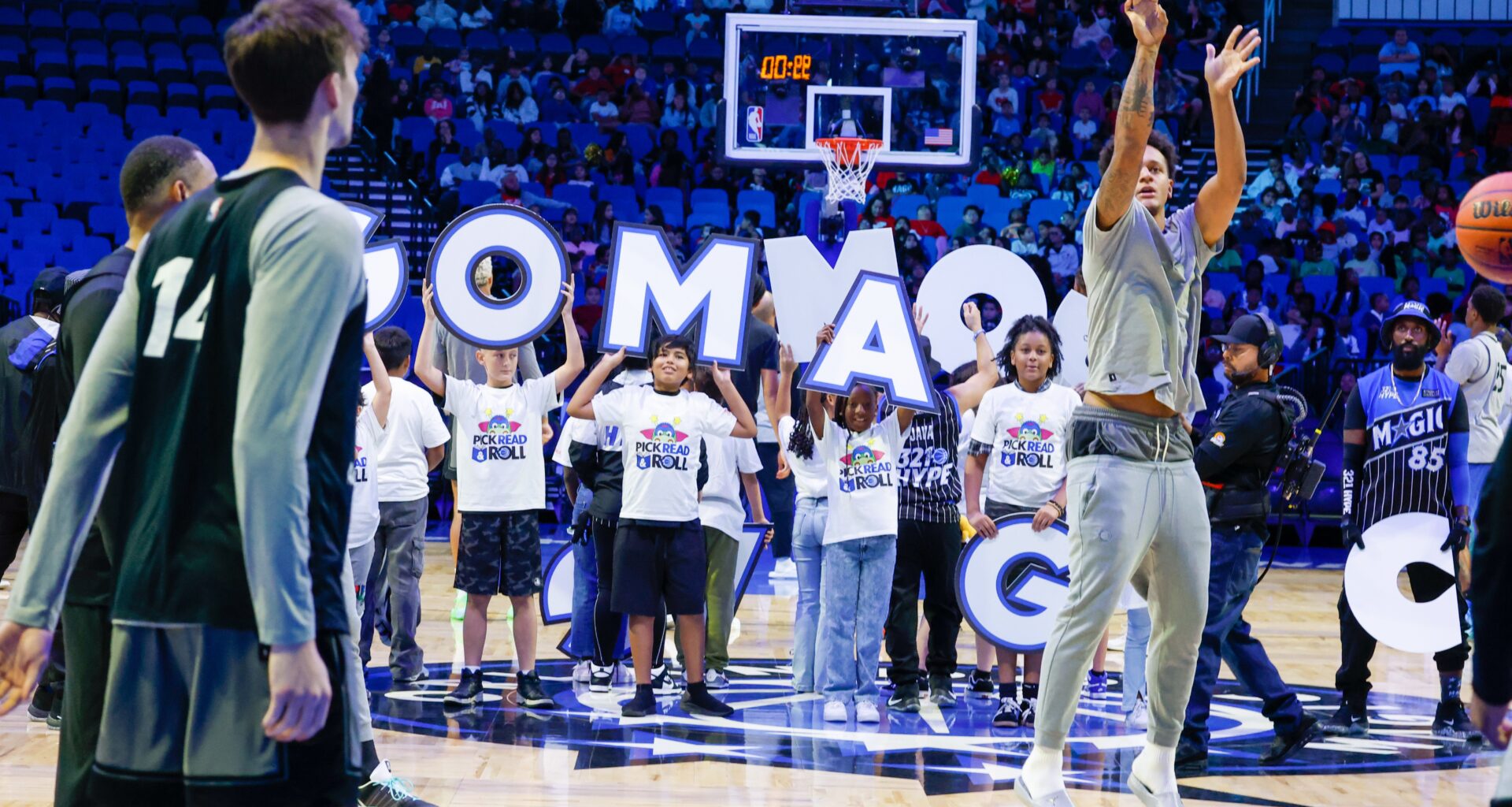 Pictures: Orlando Magic players celebrate OCPS readers – Orlando Sentinel