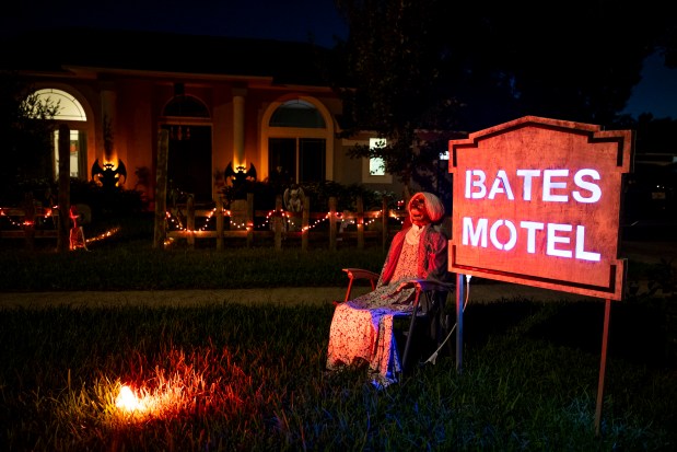 The home of Zan Bates has a "Psycho" movie theme at 4042 Conway Place Circle in Orlando on Oct. 12, 2026. (Patrick Connolly/Orlando Sentinel)