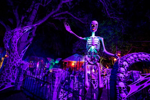 "Nightmares Unleashed" at 2119 E. Jefferson St. in Orlando is the hard work of Jeff Earley and Kevin Cichon on Oct. 12, 2026. (Patrick Connolly/Orlando Sentinel)