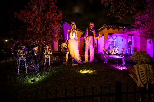 "Just Buried": The Meltz family home has been transformed into "Twin View Manor," a haunted wedding venue, at 4432 Twinview Lane in Orlando, on Oct. 17, 2026. (Patrick Connolly/Orlando Sentinel)
