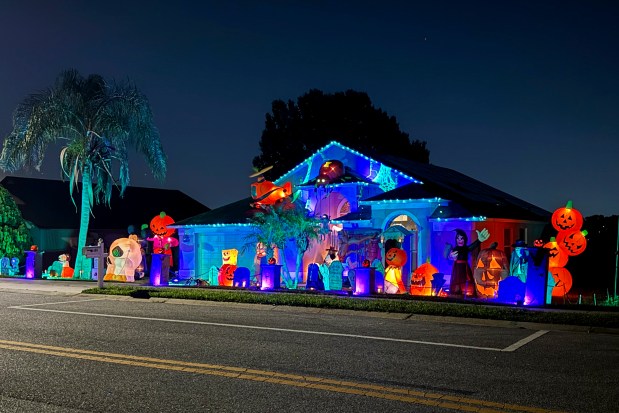 The home of Jordan Alderman at 7604 Country Run Parkway in Orlando has more than two dozen inflatables and animatronics, plus homemade elements. (Courtesy of Jordan Alderman)