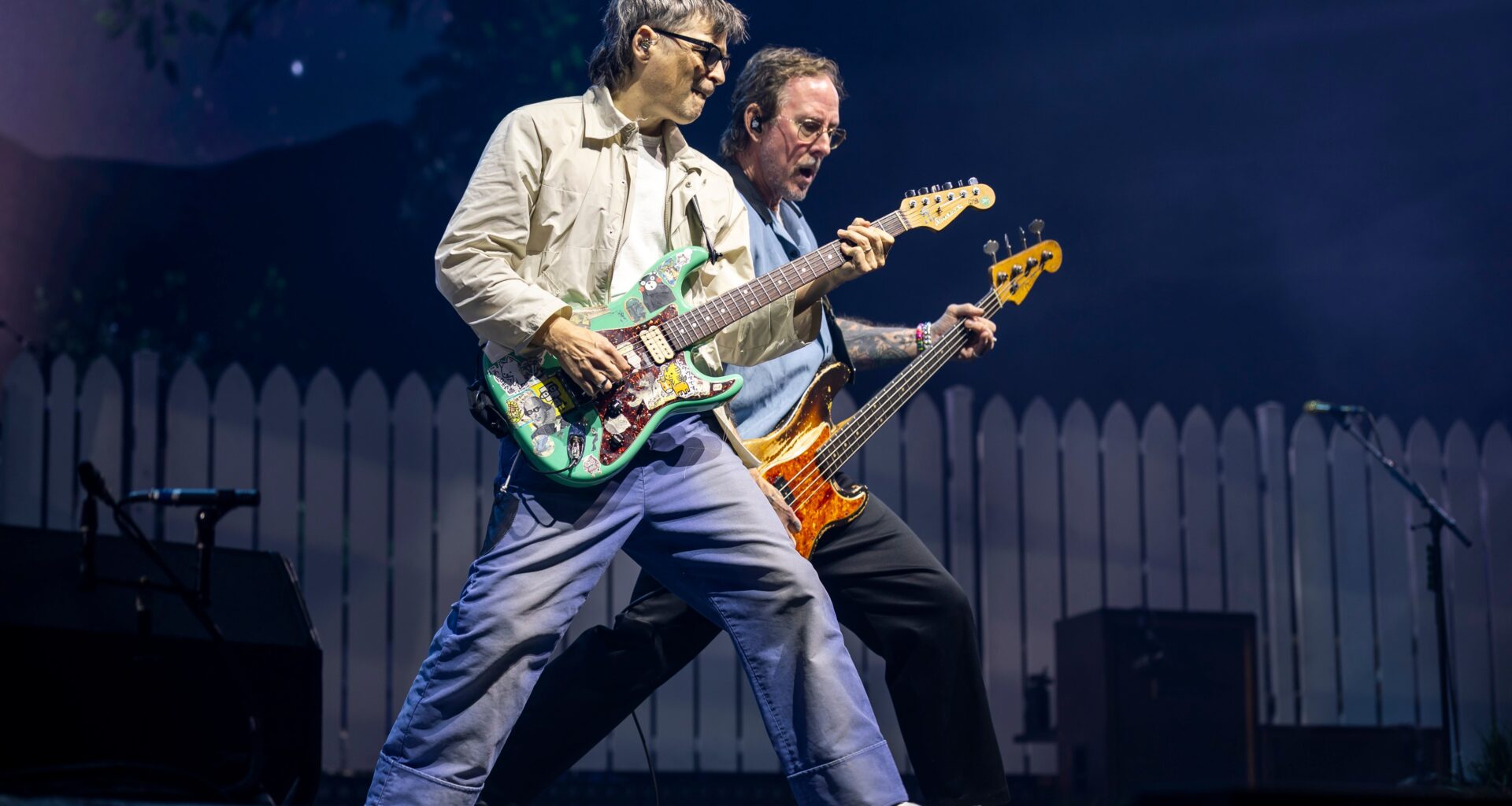 Weezer gathers generations of fans together to rock Orlando