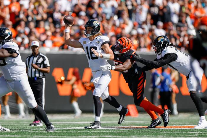 Trevor Lawrence finally gets 1st win over Bengals as Jaguars hold on for 22-17 victory