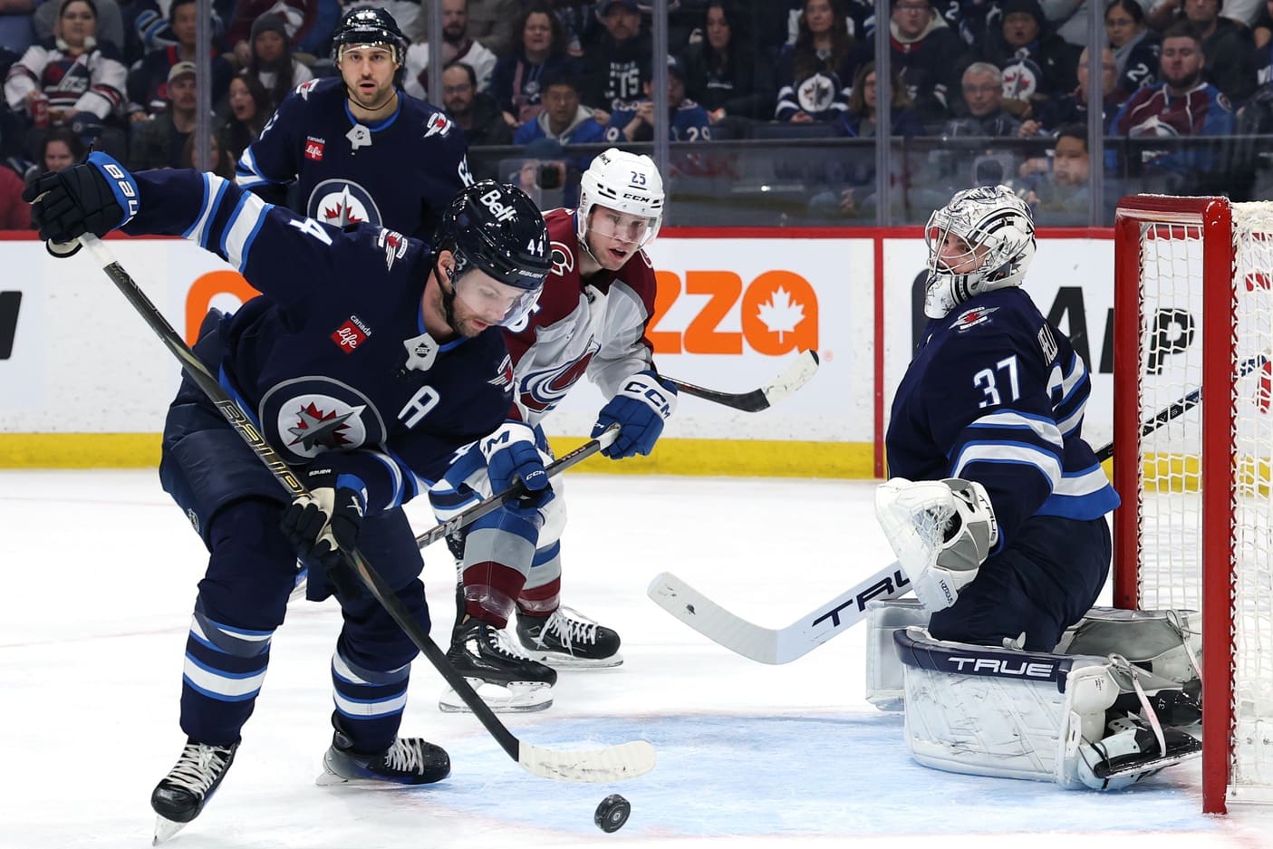 Deen's Daily: Avalanche Looked More Confident vs Tampa Bay; Hellebuyck Leaves Central Division